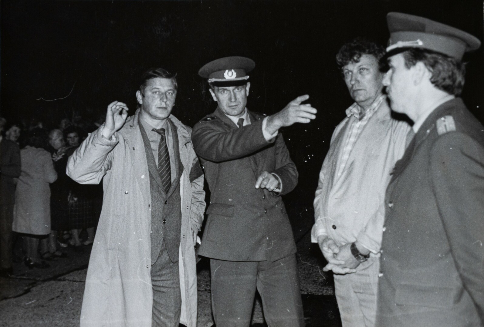 Nors nebuvo žinoma, kaip pasisuks istorijos ratas, tačiau baimės aktyviai dirbti nepriklausomos Lietuvos labui, Dalios Plitninkienės teigimu, nei ji, nei Algimantas Plitninkas (kairėje) nejautę. „Vyras visada stengėsi padėti, buvo už teisybę. Didžiulis idealistas. Tuo Atgimimo laiku visur lakstėme, viskuo stebėjomės, nieko nebijojome“, – prisimena panevėžietė. P. ŽIDONIO/ PLITNINKŲ ŠEIMOS archyvo nuotr. 