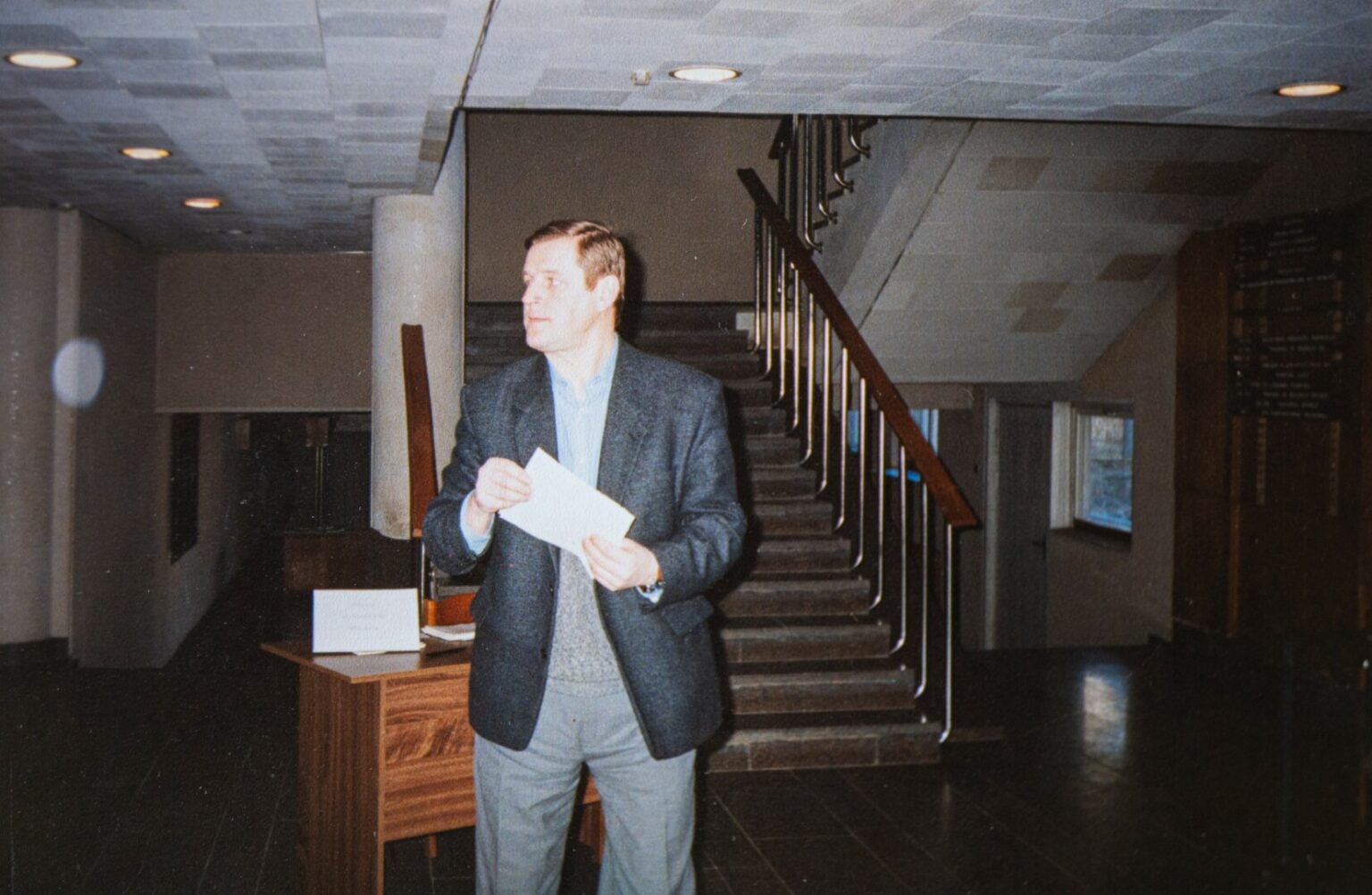 Lietuvos istorijoje 1988–1991-ųjų laikotarpis buvo lūžio metai, kai tauta susitelkė laisvei. Algimantas Plitninkas (1953–1996) Panevėžyje buvo vienas tų, atsistojusių į pirmąsias gretas kelyje į nepriklausomybę.