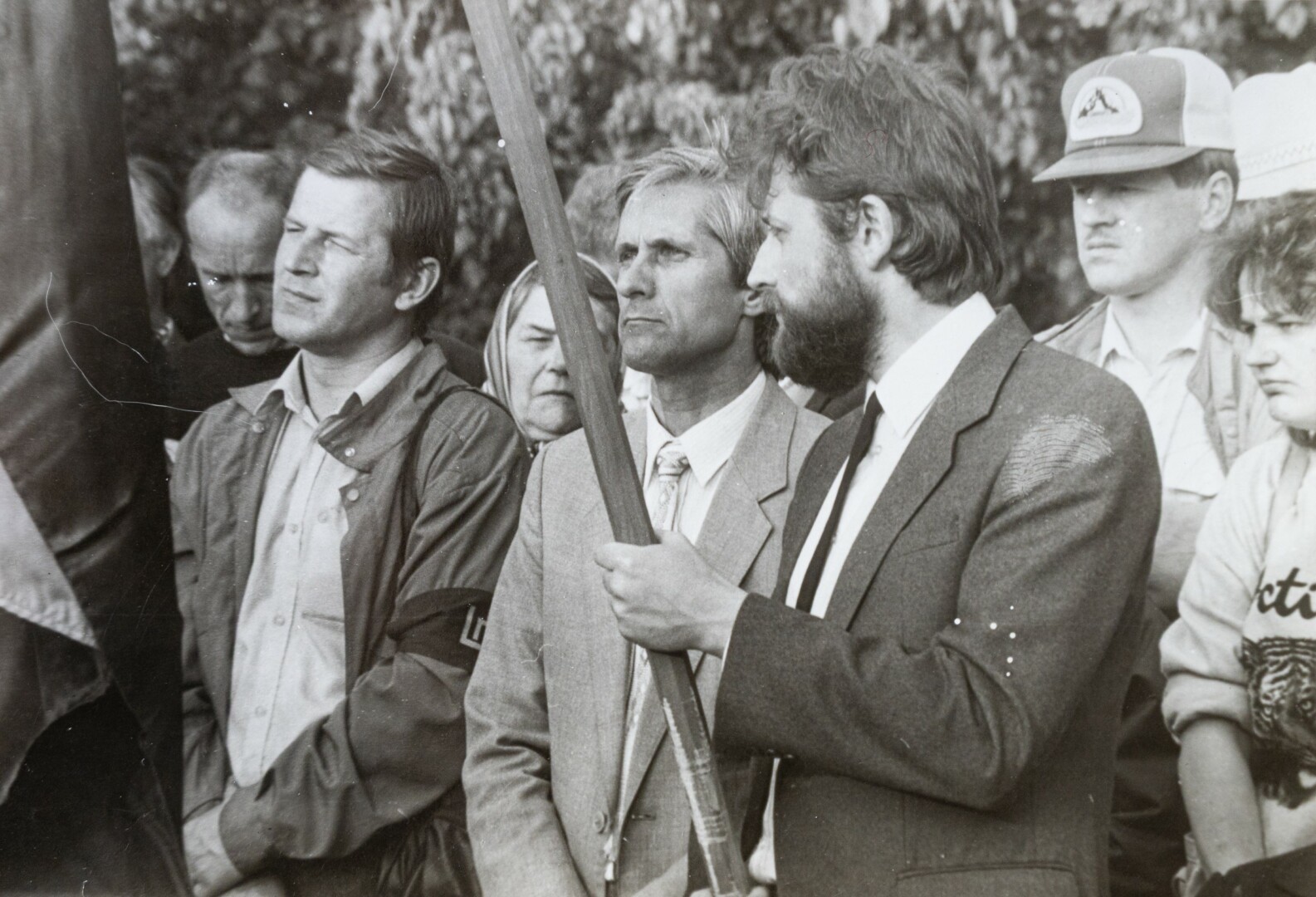 1990-ųjų gegužės 15 diena, mitingas Panevėžio išvadavimui nuo bolševikų paminėti. Kairėje – Algimantas Plitninkas. P. ŽIDONIO/ PLITNINKŲ ŠEIMOS archyvo nuotr.