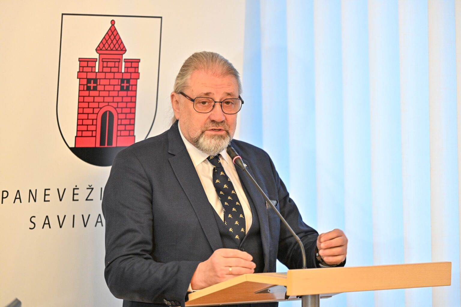 Maratoną teismuose pergale užbaigęs ir nuo prokurorų mestų visų kaltinimų išteisintas buvęs Panevėžio meras Rytis Račkauskas grįžta į miesto Savivaldybę.