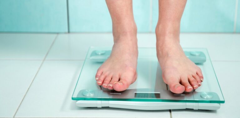 Jeigu staiga pradėjo augti svoris, nors tam, atrodo, jokių priežasčių nėra, gydytojai įspėja: priežasčių gali būti. Tik nebūtinai gyvenimo būdo, o medicininių.