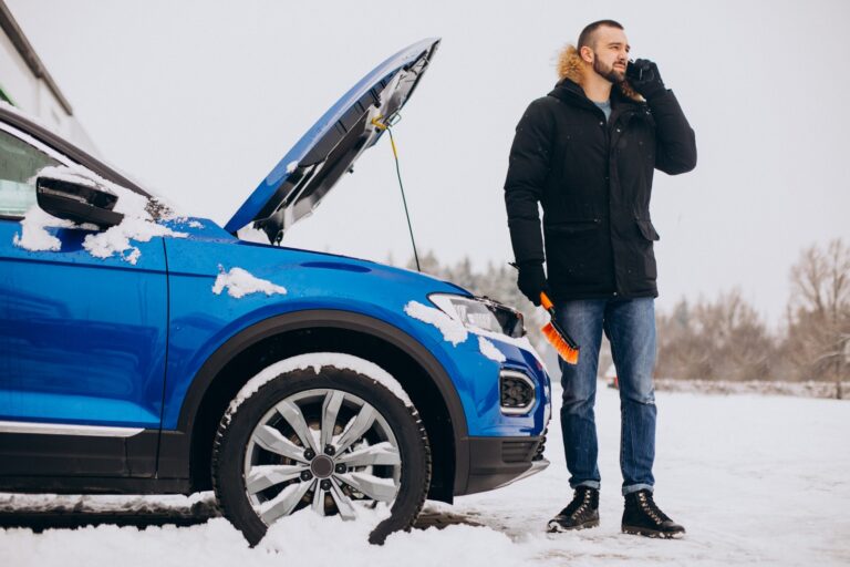 Šaltasis metų sezonas atneša vairuotojams nemažai iššūkių: nuo slidžios kelio dangos ir prasto matomumo iki daugiau dėmesio reikalaujančios automobilio priežiūros.