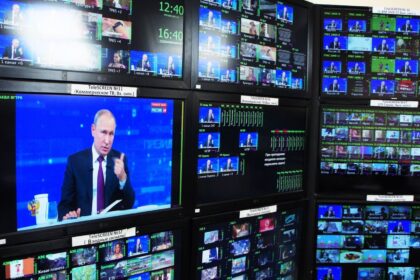 Lietuvos radijo ir televizijos komisija (LRTK) asmeniui D. B. skyrė 3,1 tūkst. eurų baudą už draudžiamų televizijos programų platinimą internete, pažeidus Europos Sąjungoje (ES) nustatytas sankcijas.