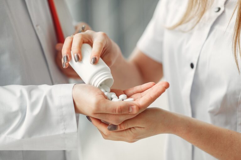 Vitaminai, kuriuos žmogus gauna ne iš natūralių maisto produktų, o tablečių ar kapsulių pavidalu, ne tik neduoda naudos, bet ir padidina vėžio bei širdies ir kraujagyslių ligų riziką.