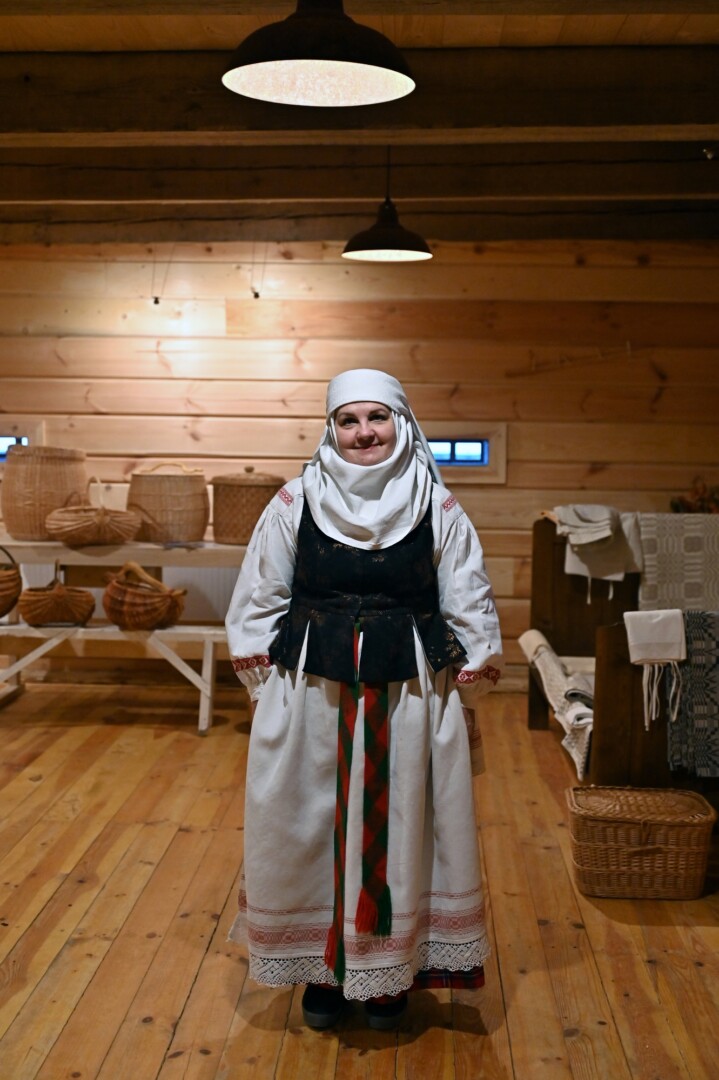 Pasak Aušros Sidorovienės, šiandien Kalėdos negali būti švenčiamos taip, kaip prieš šimtą metų. Pasikeitė gyvenimo būdas ir sąlygos, pasaulėžiūra, tad ir Kalėdos dabar kitokios. Laimei, išsaugojusios ir kai kurias praeities tradicijas. G. KARTANO nuotr.