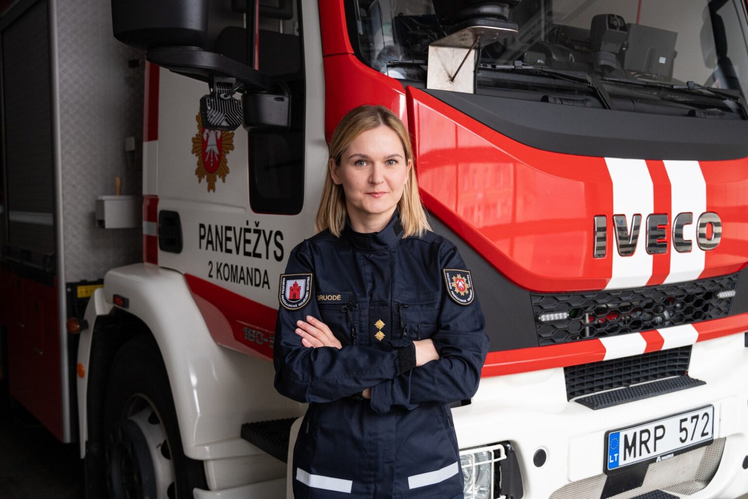 Kai Panevėžio priešgaisrinės gelbėjimo valdybos vyriausioji specialistė Gintarė Gruodė pirmą kartą paėmė į rankas aštuonių kilogramų svarmenį, vos nenugriuvo.