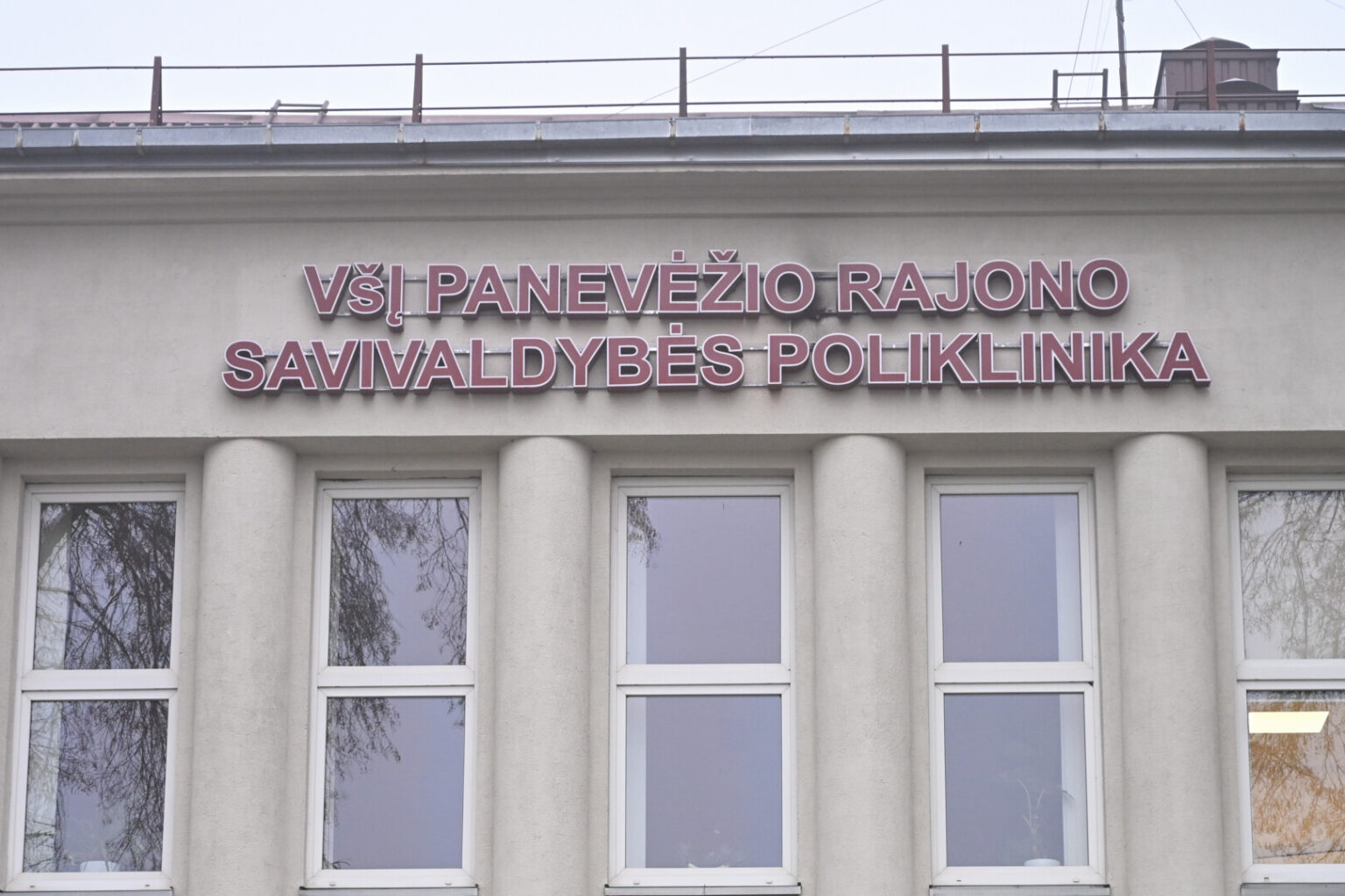 Panevėžio rajono poliklinika vienu metu atnaujina ir pagrindinį pastatą, ir kieme esantį korpusą.