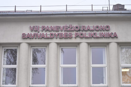 Panevėžio rajono poliklinika vienu metu atnaujina ir pagrindinį pastatą, ir kieme esantį korpusą.