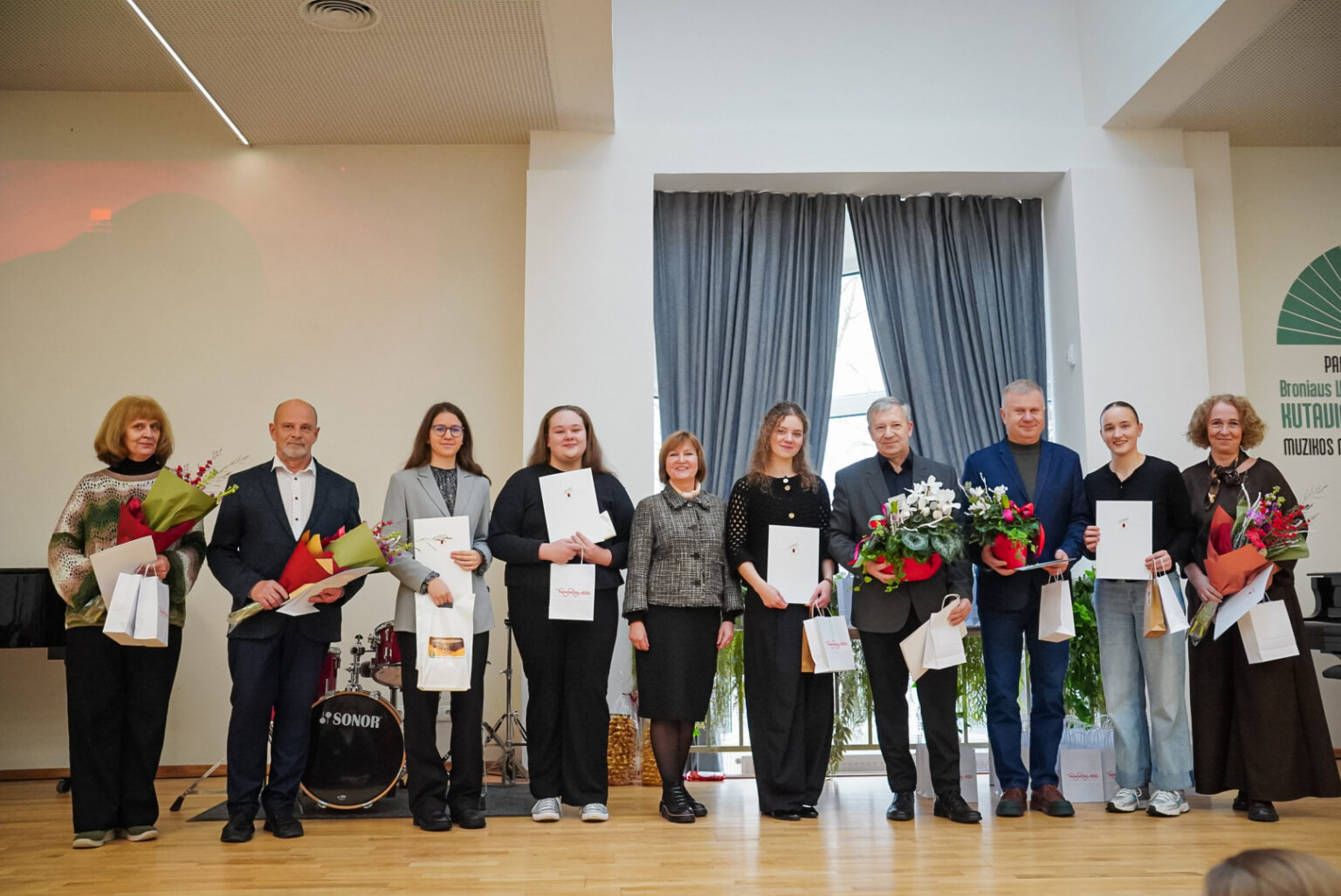 Panevėžyje penktadienį surengta iškilminga 2024–2025 mokslo metų gabių mokinių ir jų mokytojų pagerbimo šventė, subūrusi miesto švietimo bendruomenę pasidžiaugti ryškiausiais jaunųjų panevėžiečių pasiekimais.