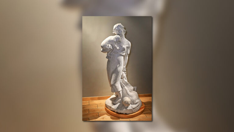 Panevėžio kraštotyros muziejuje eksponuojama Bernardo Bučo skulptūra „Karo audroje“ – vienas paveikiausių kūrinių, atspindintis neramų šių dienų pasaulį.