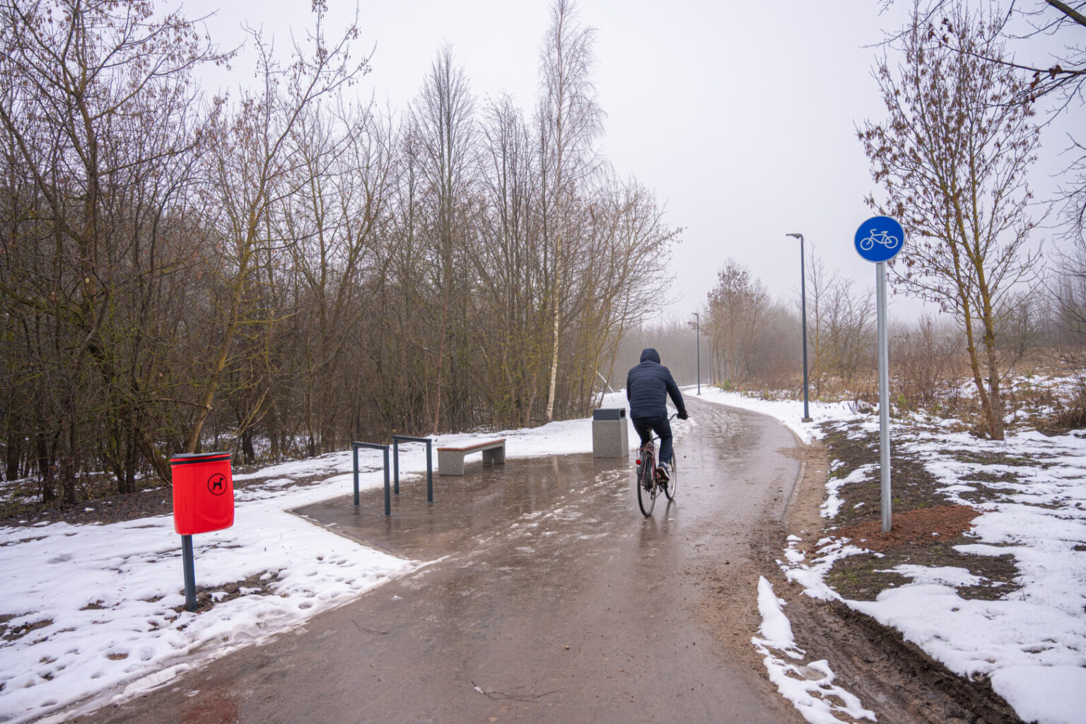 Žiemos iššūkių nebijantys dviratininkai jau gali minti pedalus iš Panevėžio iki Berčiūnų.