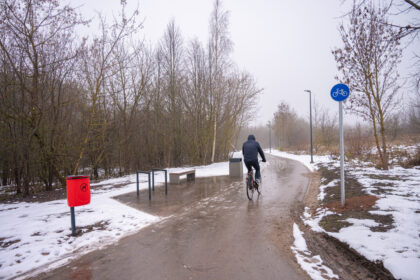 Žiemos iššūkių nebijantys dviratininkai jau gali minti pedalus iš Panevėžio iki Berčiūnų.
