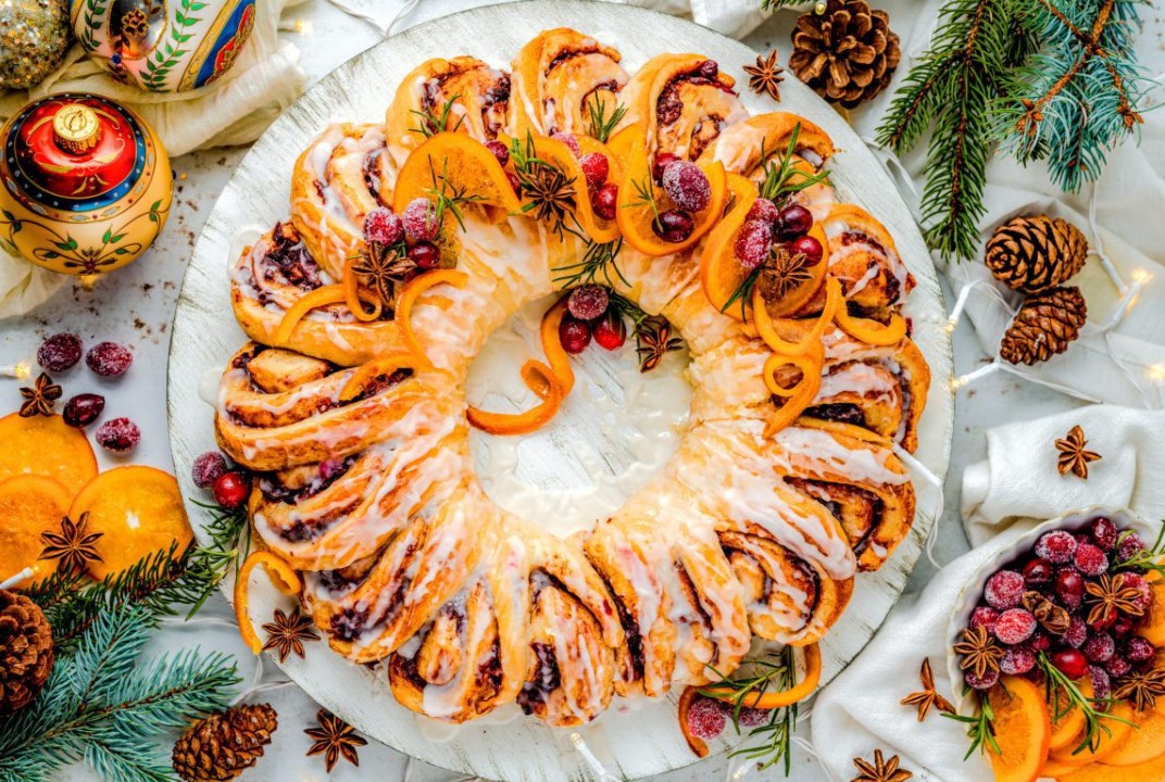 Meduoliai, pynutės ir kitoks Kalėdų vainikas