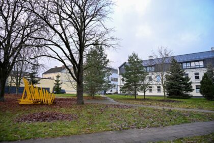 Po ilgai trukusių diskusijų Panevėžio kultūros bendruomenė rado kompromisą – pačiame miesto centre, A. Kisino gatvelėje esančią žaliąją erdvę siūloma pakrikštyti Literatų skvero vardu.