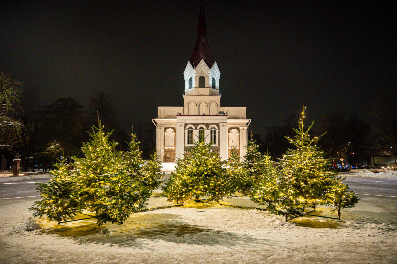 Nors Kalėdos turi senąsias šventimo tradicijas, tačiau tam tikri dalykai santykinai neseni. Panevėžio kraštotyros muziejaus Istorijos skyriaus muziejininko Donato Pilkausko teigimu, tarpukariu Kūčios nebuvo šventinė diena.
