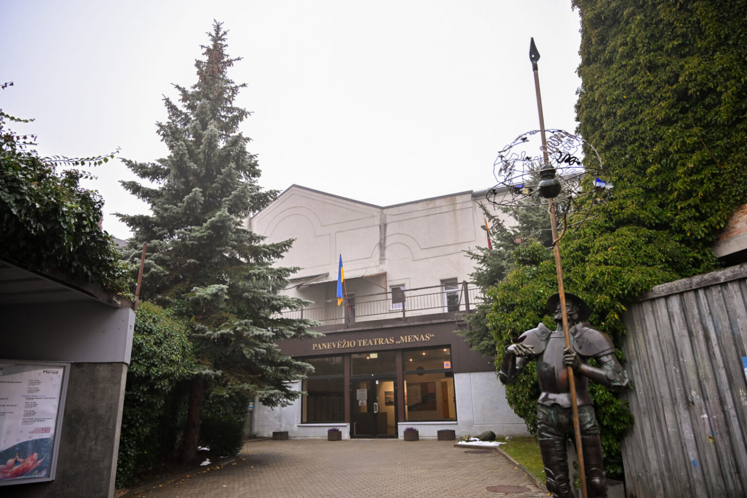 Teatras „Menas“ ir kūrybiškumo centras „Pragiedruliai“ kviečia į žiemos šventę „Kalėdinės jungtys“.