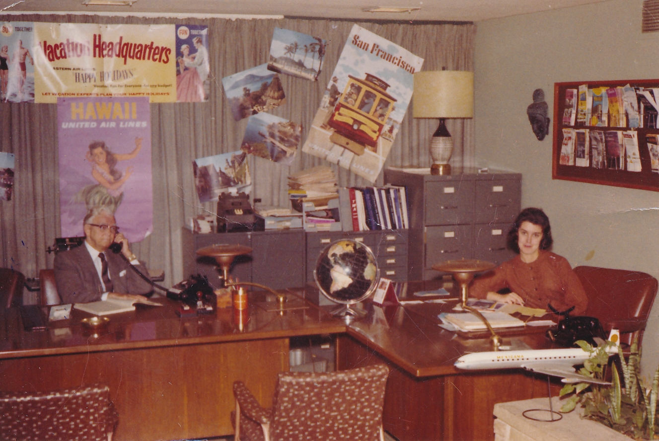 Kelionių agentūra „American Travel Service“, įkurta Vlado Rasčiausko (Walter Rask). Čikaga. 1961 m. Panevėžio apskrities Gabrielės Petkevičaitės-Bitės viešoji biblioteka, F95-44