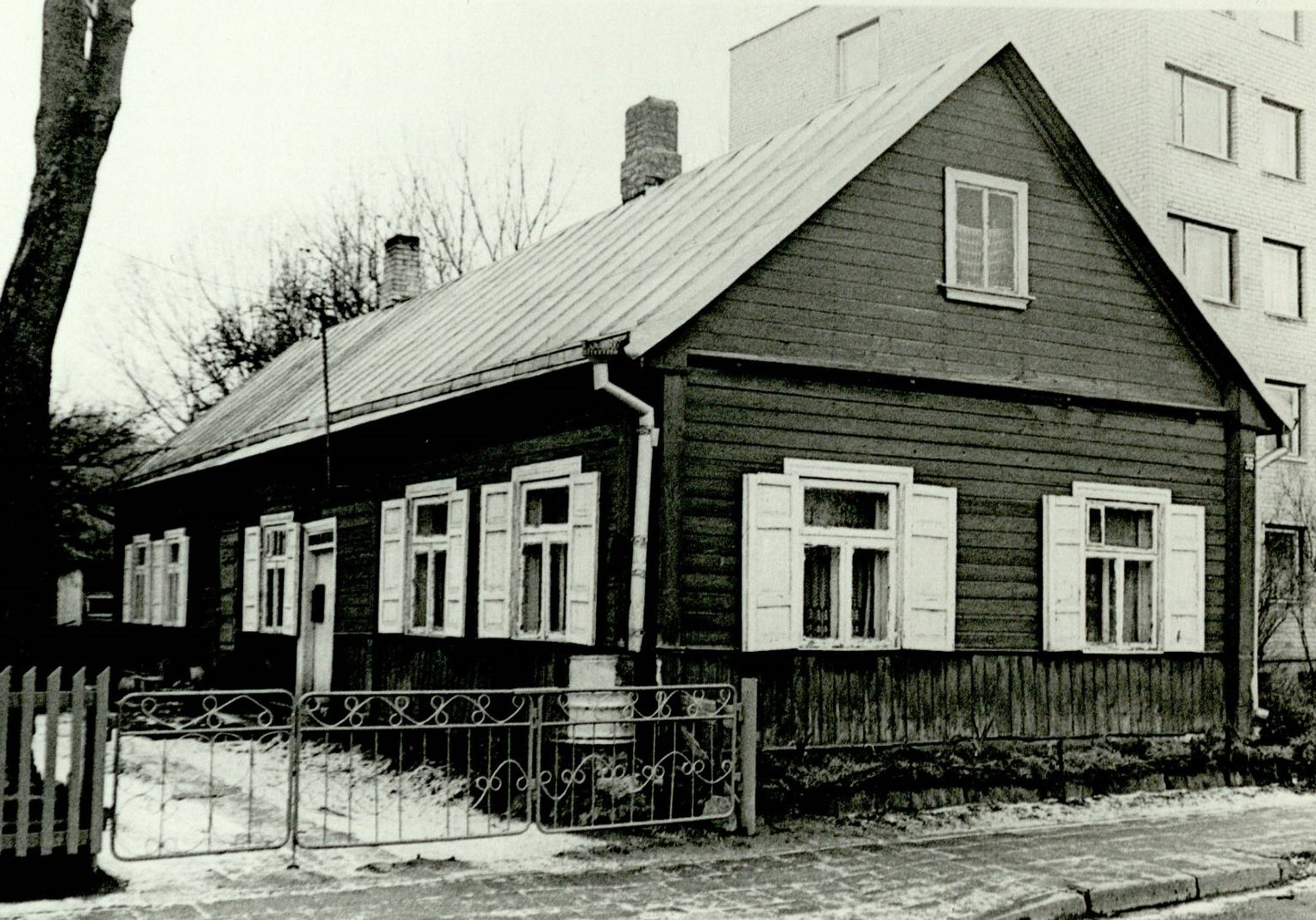 Vlado Rasčiausko (Walter Rask) gimtasis namas Sodų g. 30 (dabar Sodų g. 36) Panevėžyje. Panevėžio apskrities Gabrielės Petkevičaitės-Bitės viešoji biblioteka, F137-90