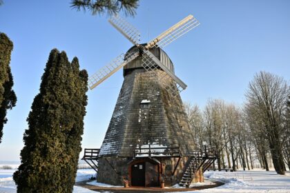 Didžiausias Lietuvoje Linų muziejus, įsikūręs Panevėžio rajone, Stultiškių kaimo vėjo malūne, lankytojus traukia ne tik modernia linininkystės ekspozicija.
