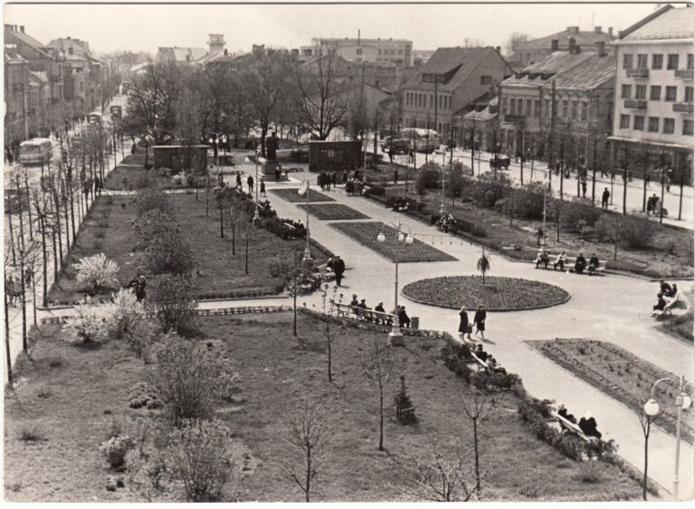 Yra miesto vietų, kurios, rodos, gyvena savo gyvenimą. Keičiasi laikai, valdžios, pavadinimai, o jos lieka – stebinčios, menančios ir kaupdamos istorijas.