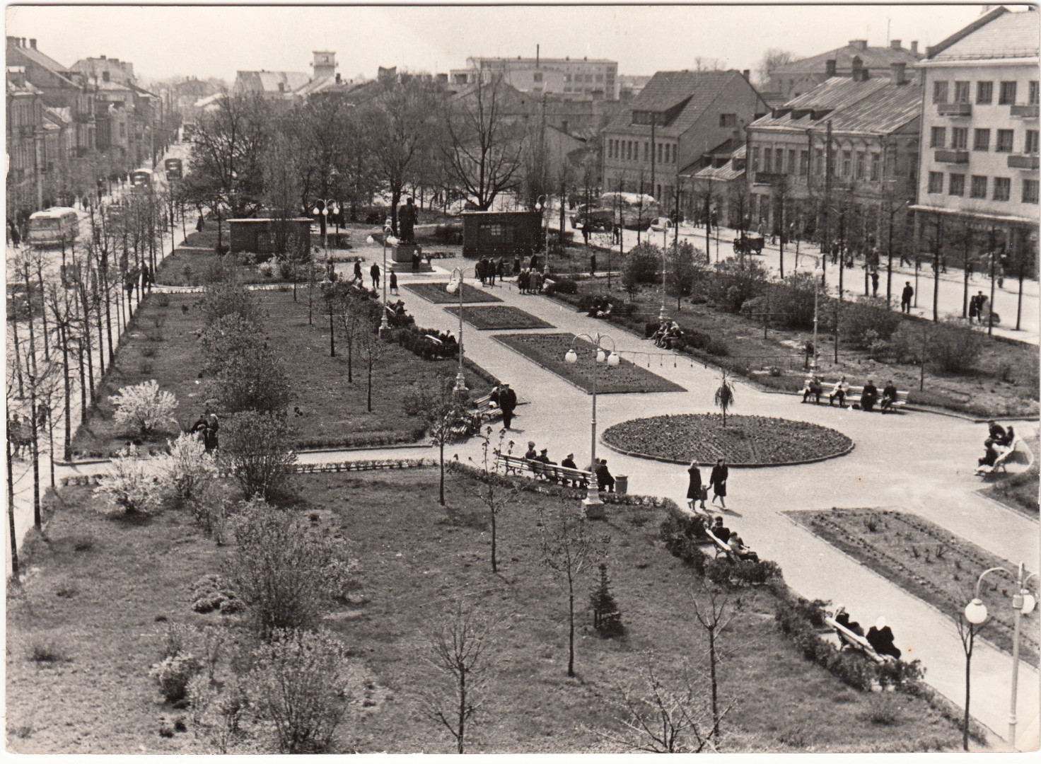 Yra miesto vietų, kurios, rodos, gyvena savo gyvenimą. Keičiasi laikai, valdžios, pavadinimai, o jos lieka – stebinčios, menančios ir kaupdamos istorijas.