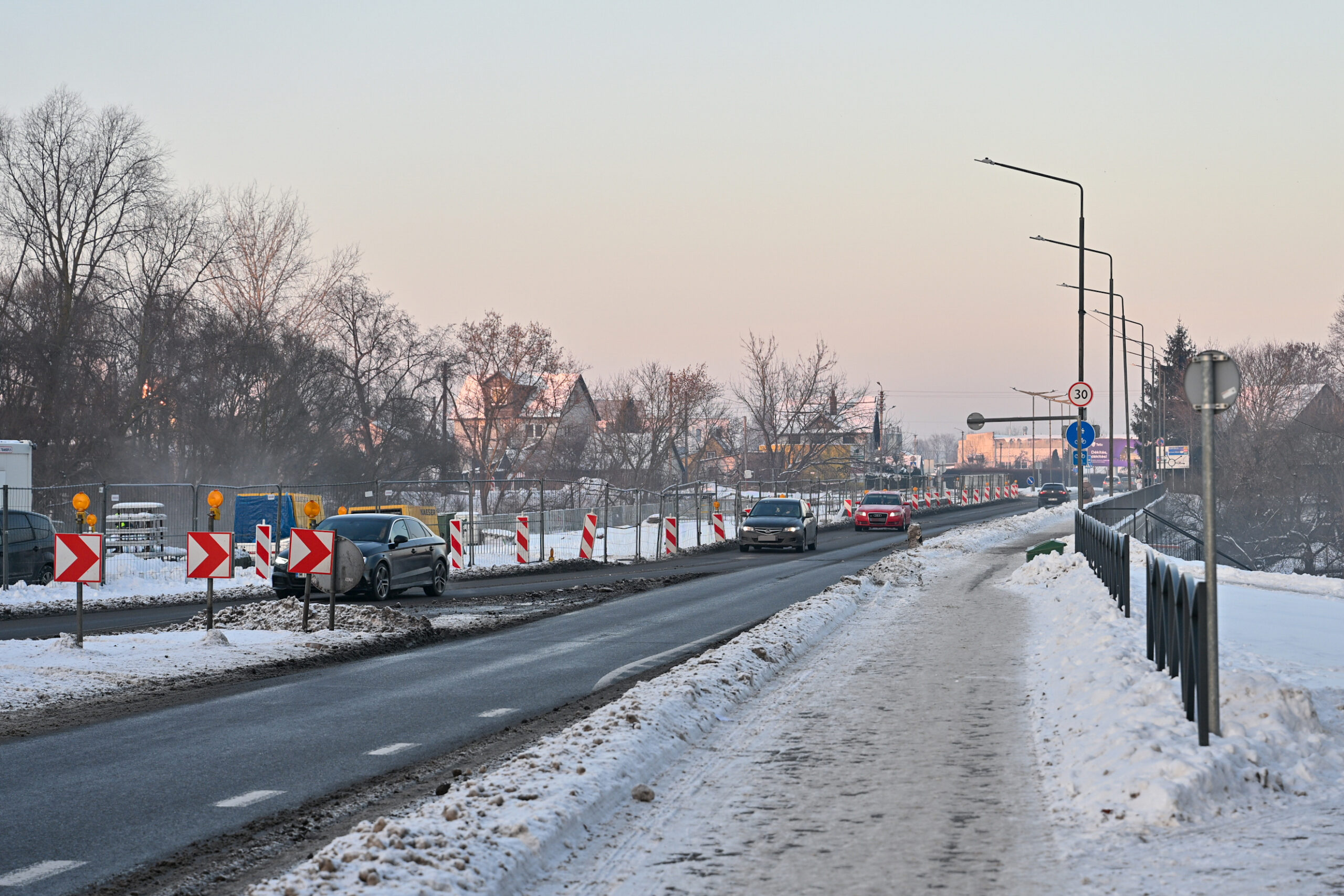 Pagal sutartį Nemuno gatvės tilto rekonstrukcija turėtų būti baigta kitais metais. G. KARTANO nuotr.