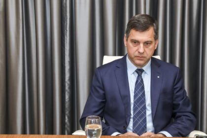 Po „Telegram“ kanale paskelbtų grasinimų Lietuvos mokykloms policija ragina nepanikuoti ir pirmadienį rinktis į pamokas.