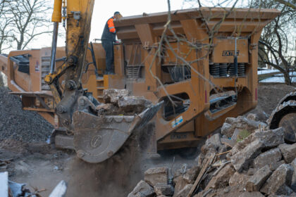 Panevėžio rajono pakraštyje – Raguvoje – jau kurį laiką ūžia statybininkų technika.