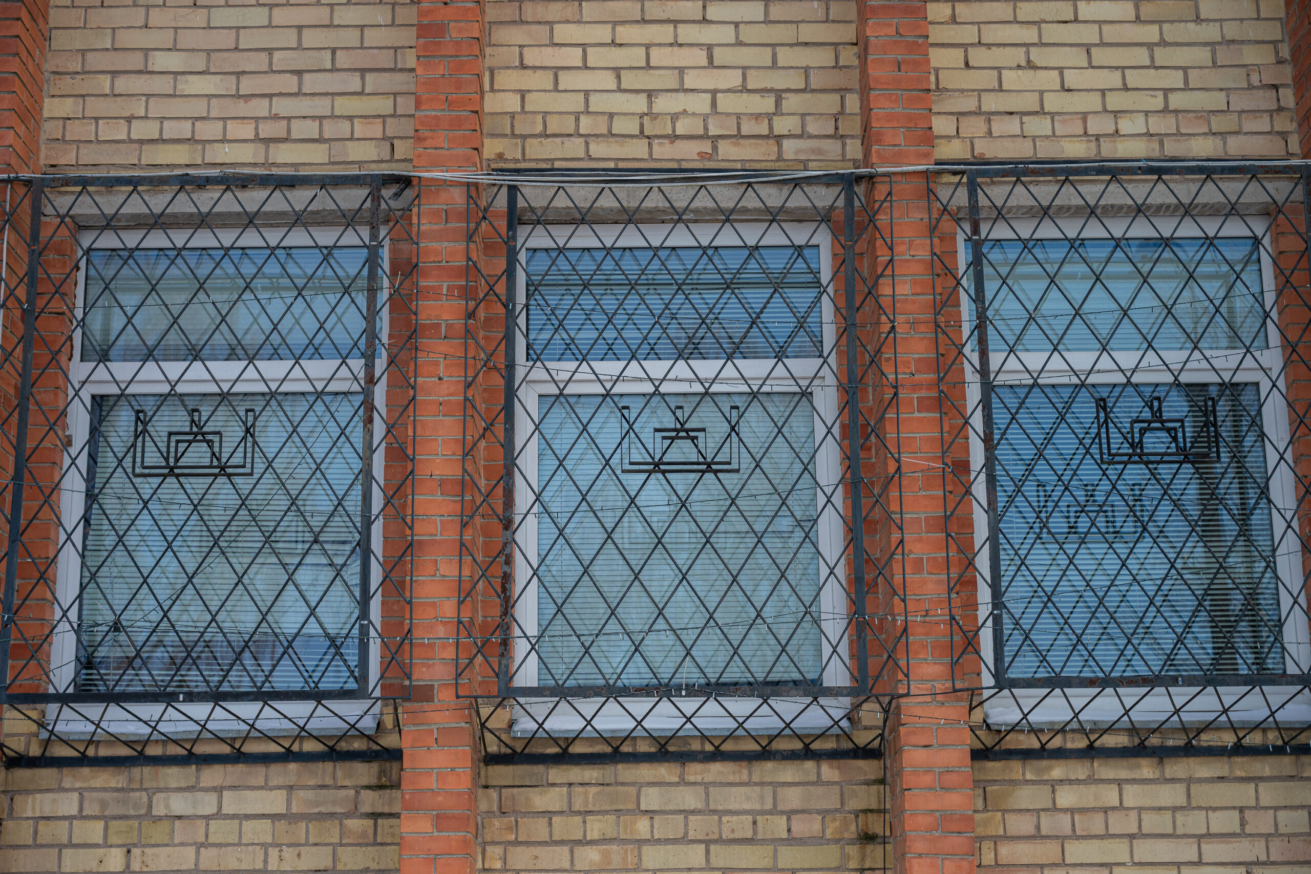 Daug metų policijai tarnavusį ir nuo 2024-ųjų tuščią stovintį pastatą nuspręsta parduoti. P. ŽIDONIO nuotr. 