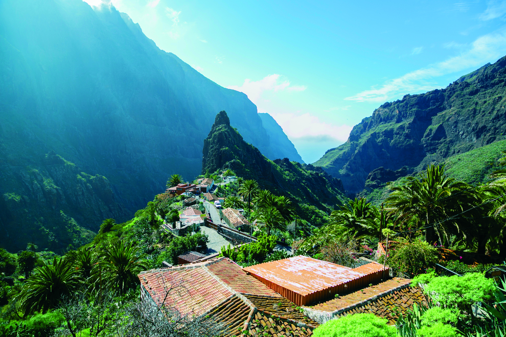 Tenerifėje yra daugybė vietų, kurias verta aplankyti, tačiau viena tų, kurios tikrai negalima praleisti keliaujant po salą – gražiausiu kaimu tituluojama Maska.