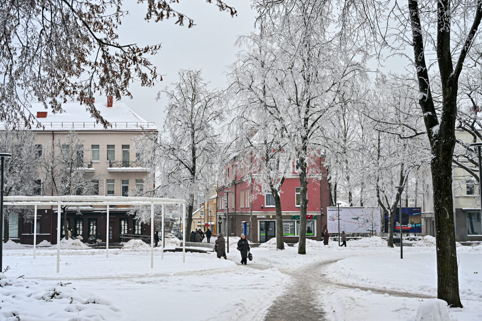Stipresniam šaltukui spaudžiant jau antrą savaitę, į Respublikinę Panevėžio ligoninę tik šiomis dienomis plūstelėjo pirmieji pacientai, nušalę rankas ir kojas.