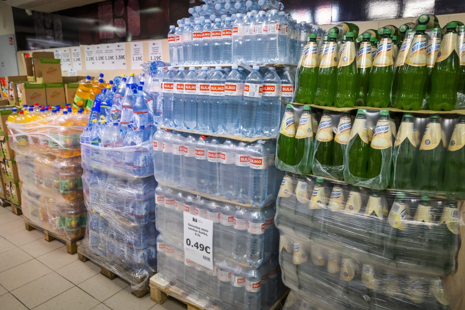 Į užstato sistemą siūlys įtraukti alkoholinių ir nealkoholinių gėrimų tarą, konservuotų maisto produktų pakuotes