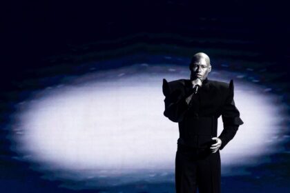 Po įtemptos kovos Lietuva išsirinko savo atstovą didžiojoje „Eurovizijoje“ – gegužę į Vieną keliaus daugiausiai palaikymo šį vakarą sulaukęs Lion Ceccah su daina „Solo Quiero Más“.