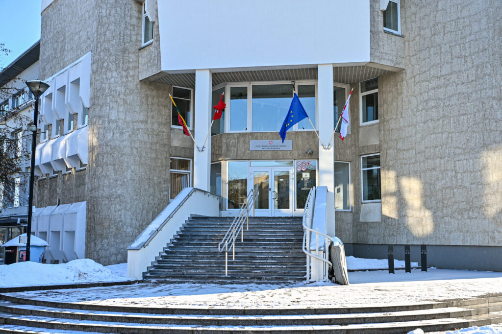 Panevėžio apylinkės teismas išnagrinėjo baudžiamąją bylą, kurioje dėl penkių vagysčių nuteisti septyni asmenys – keturi biržiečiai ir 3 rokiškėnai, kurių amžius 24-36 metų.