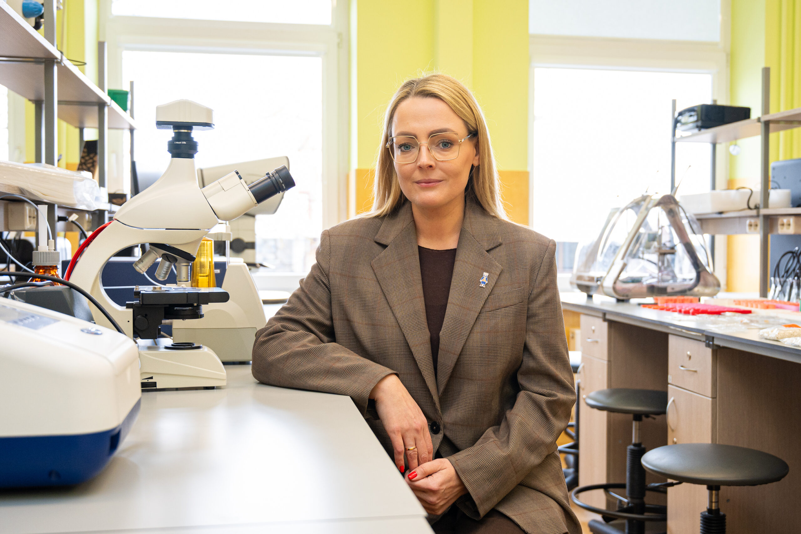 Simona Vaitkienė įsitikinusi, kad tikrasis mokslas gimsta iš aistros pažinti, kurti ir savo žiniomis prasmingai prisidėti prie visuomenės gerovės. P. ŽIDONIO nuotr.