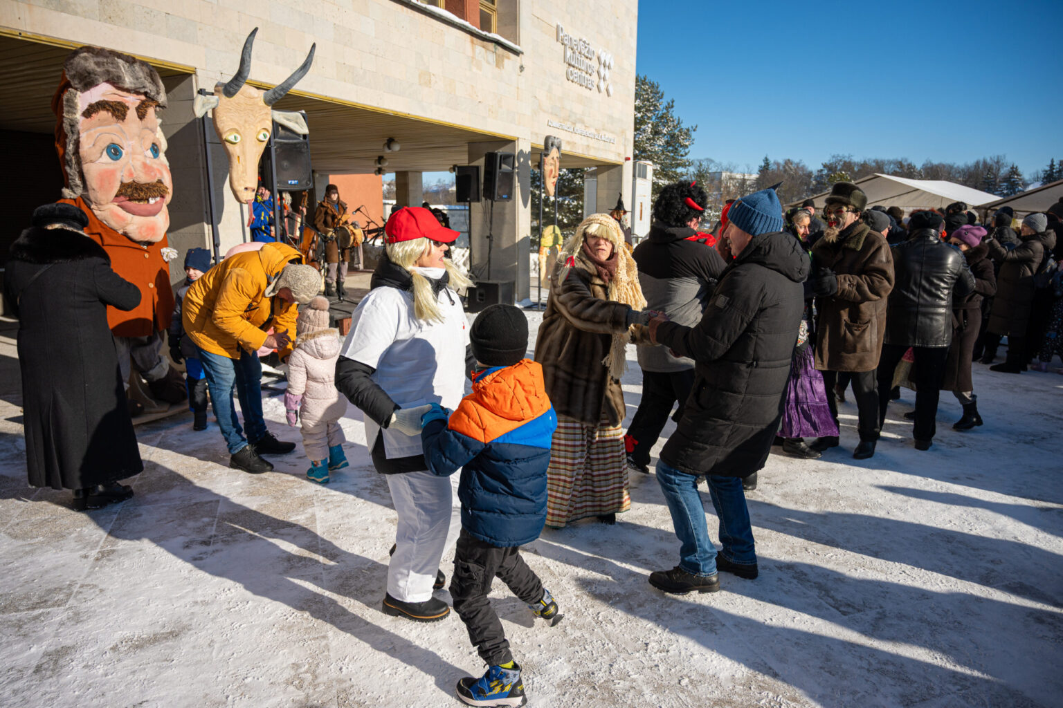 Tarp meilės ir Valstybės atkūrimo dienų šiemet įsiterpusias Užgavėnes panevėžiečiai švenčia ypač trankiai – juk ir neeilinę žiemą tenka iš kiemo varyti!