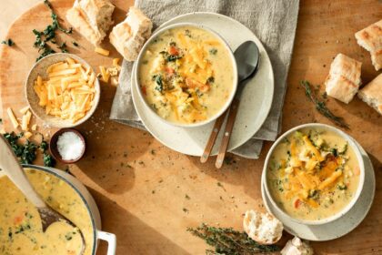 Tirštos, labai sočios, nors gana kaloringos sūrio sriubos idealus sezoninis patiekalas dar ir dėl to, kad lėtai aušta.