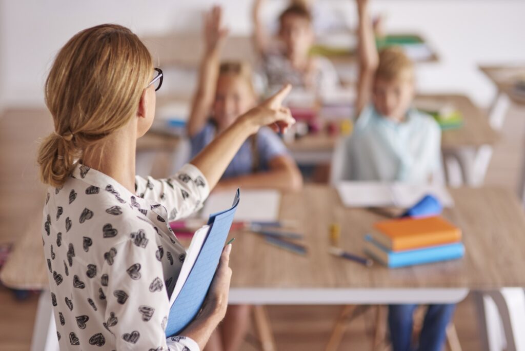 Vien Panevėžyje daugiau nei pusė mokytojų – vyresni nei 50-ies. Jei pasitvirtins analitikų parengtos prognozės, jau po kelerių metų visoje Lietuvoje švietimo sistemos gali laukti rimta pedagogų krizė.
