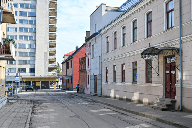 Panevėžio centro senosios siauros gatvelės artimiausiais metais turėtų gerokai pasikeisti – jose atsirasti daugiau žalumos, jaukių poilsio kampelių, erdvių renginiams, netgi vaikų žaidimo aikštelių.