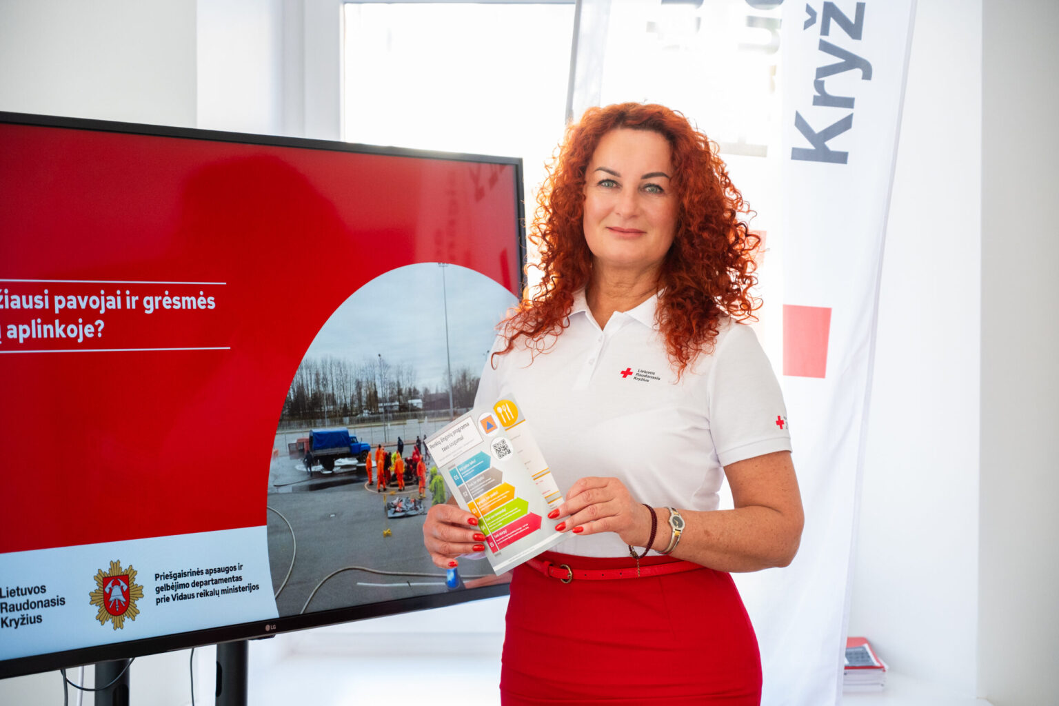 Kas nutiktų, jei šiąnakt tektų skubiai palikti namus – nugriaudėjus sprogimui, kilus gaisrui ar mieste kaukiant pavojaus sirenoms? Ar žinotumėte, ką pirmiausia pasiimti, kur bėgti ir kur susitikti su artimaisiais, jei neveiktų telefonai?