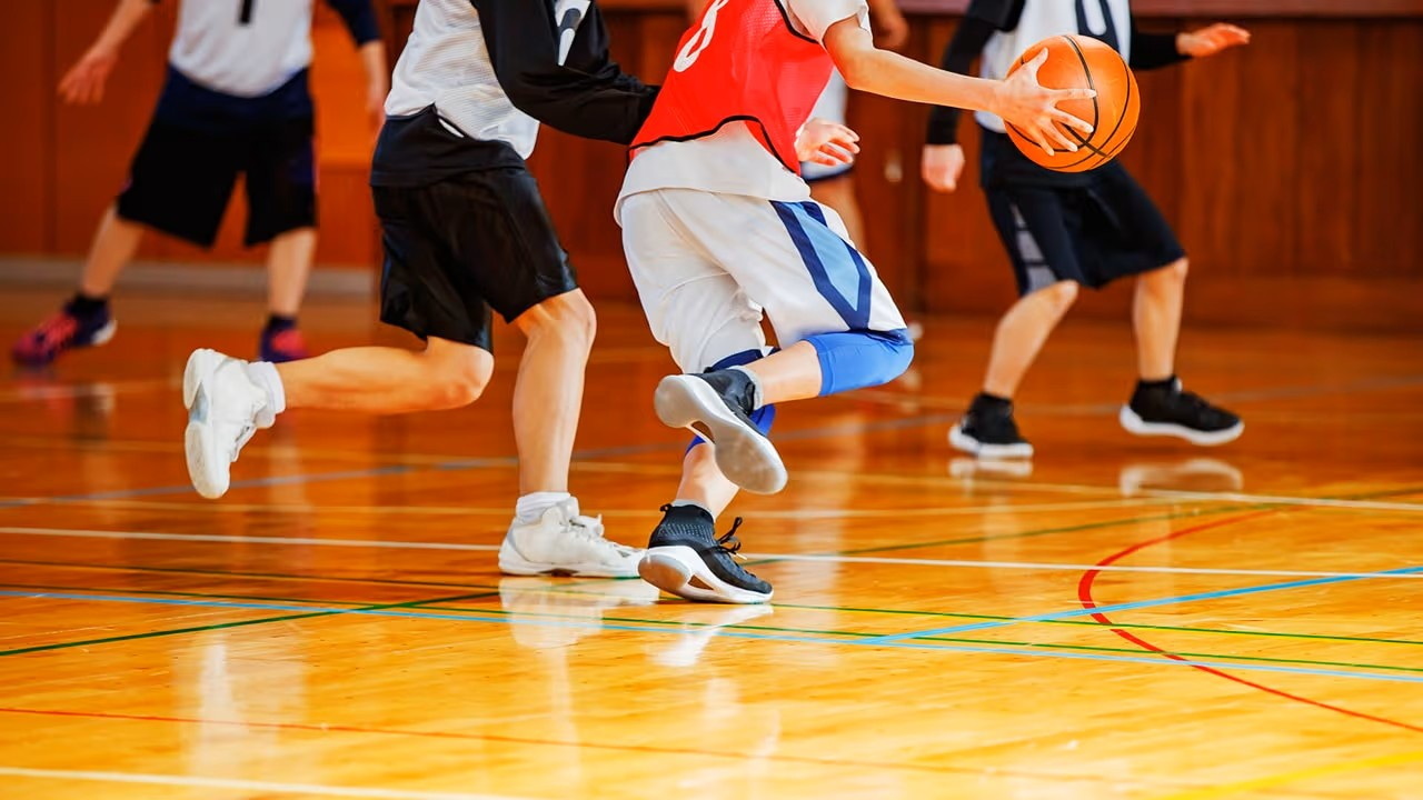 Nuo rugsėjo bendrojo ugdymo mokyklos galės steigti specialias sportininkų klases. Tokią tvarką šią savaitę patvirtino Švietimo, mokslo ir sporto ministerija (ŠMSM).