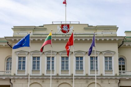 Didžioji dalis gyventojų artimiausiuose prezidento rinkimuose naujuoju šalies vadovu matytų Tėvynės sąjungos-Lietuvos krikščionių demokratų (TS-LKD) narę Ingridą Šimonytę ir šios partijos pirmininką Lauryną Kasčiūną, taip pat visuomenininką Andrių Tapiną, skelbia portalo „15min“ užsakymu atlikta apklausa.