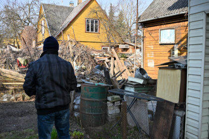 Rami Panevėžio Algirdo gatvė turi žaizdą, ir gana gilią. Prieš metus mirusio senjoro palikimas kaimynams kelia šiurpą.