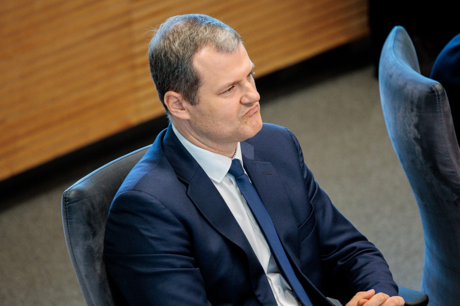 Generalinei prokurorei Nidai Grunskienei prašant Seimo panaikinti ekspremjero Gintauto Palucko teisinę neliečiamybę, pats politikas tvirtina neketinantis trauktis iš parlamento bei atsisakyti mandato.