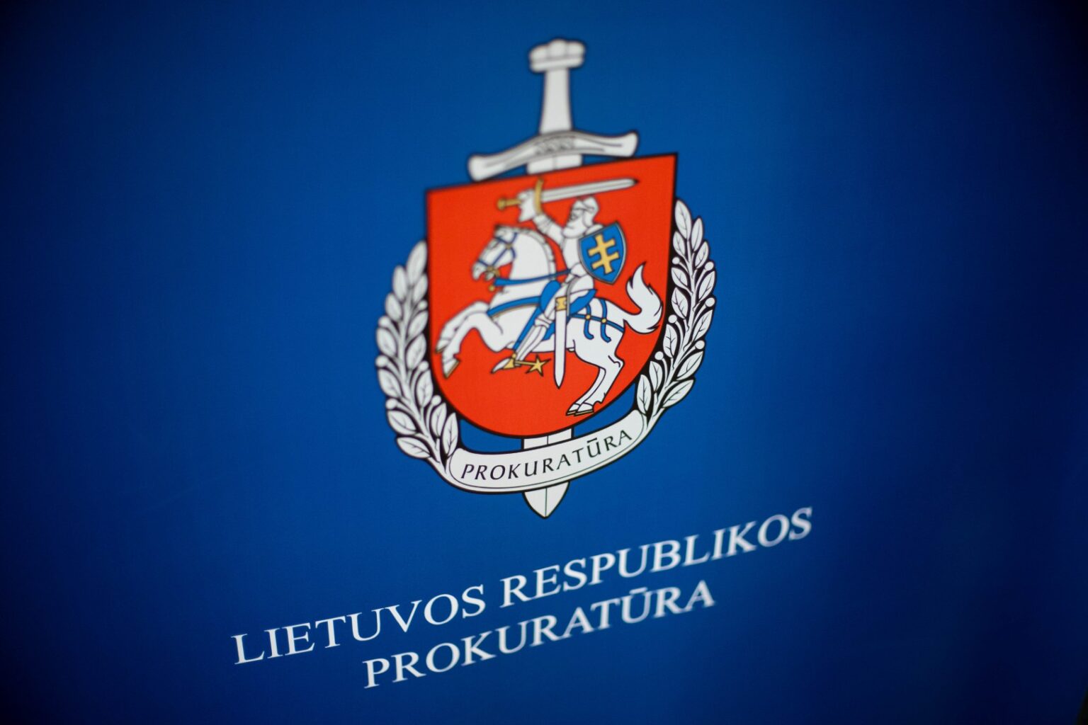 Byloje dėl planuoto dviejų asmenų nužudymo Lietuvoje ir teroristinių nusikalstamų veikų yra nustatyta 13 įtariamųjų. 9 iš jų yra Lietuvoje, 7 yra suimti.
