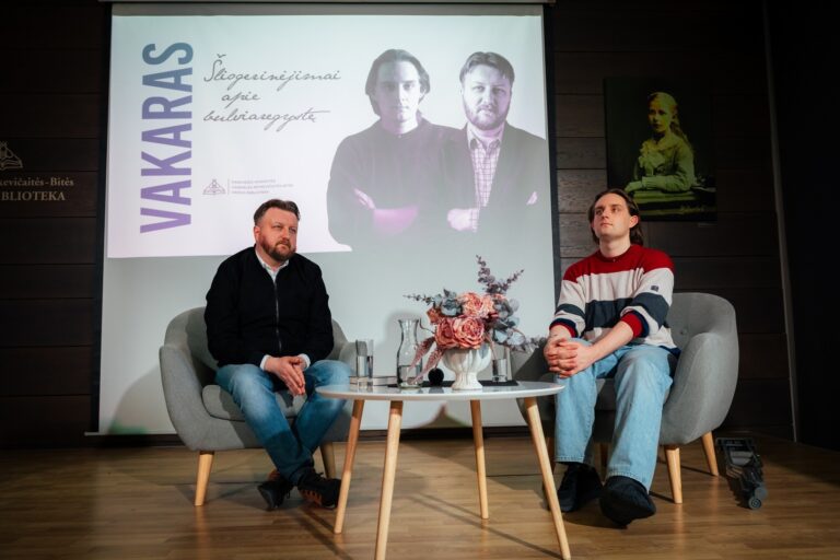 Kai pristatomas spektaklis, atsispiriantis nuo Arvydo Šliogerio filosofijos, variantai gali būti keli.