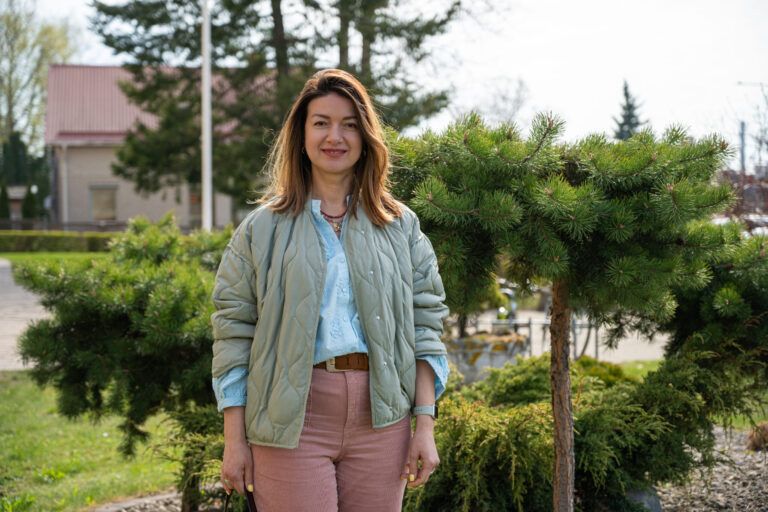 Kai 2022 metų vasarį Ukrainoje prasidėjo karas, milijonams žmonių teko skubiai rinktis – likti ar gelbėtis. Tarp jų buvo ir Viktorija Šyško.