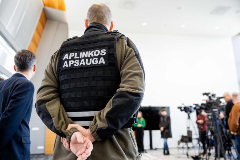 Seimas linkęs pritarti siūlymui iš aplinkosaugininkų atimti teisę dėl taršos tikrinti lengvuosius automobilius ir panaikinti privalomosios techninės apžiūros dokumentų galiojimą.
