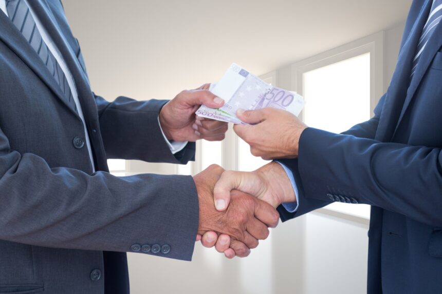 Teisėsaugai pareiškus įtarimus dėl kyšininkavimo ekspremjerui, Seimo nariui Sauliui Skverneliui, ELTA primena garsiausias ir skandalingiausias Lietuvoje korupcijos bylas.