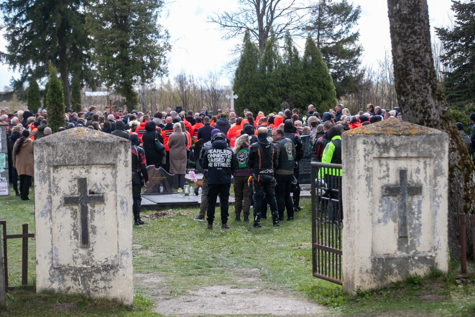 Raguvėlės kapinėse amžinojo poilsio atgulė nužudytas paramedikas